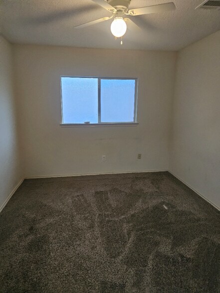Building Photo - 7575 Hedgeoak Ct