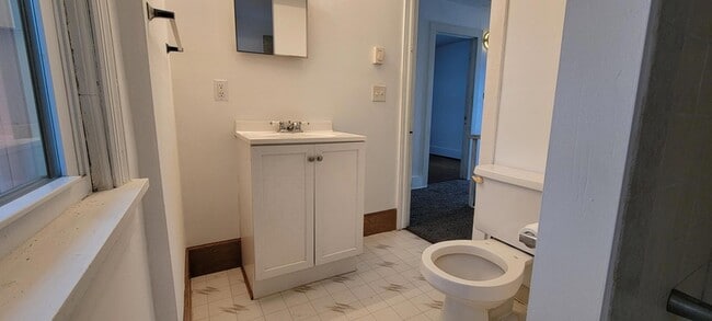 Building Photo - 2815 N Shore Dr