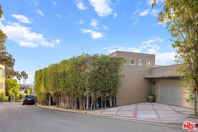 Building Photo - 1415 Summitridge Dr