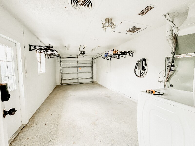 Building Photo - 1847 Shore Acres Blvd NE