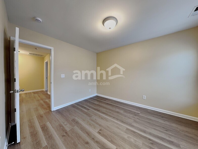 Building Photo - 342 Ashdale Dr