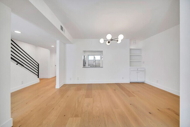 Building Photo - 4424 Coldwater Canyon Ave
