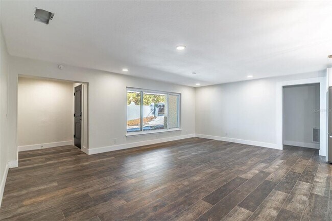 Building Photo - 16880 SE 63rd Ln
