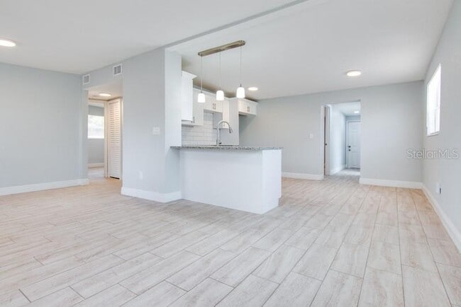 Building Photo - 9215 Starkey Rd