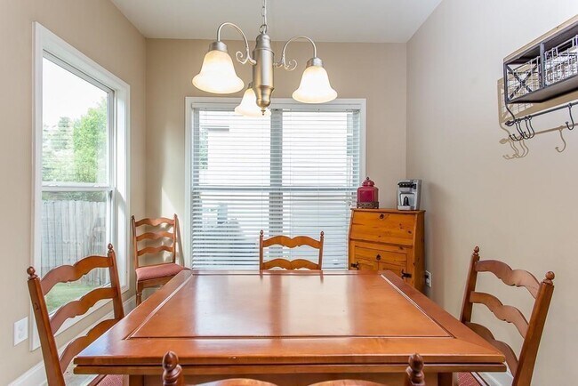 Building Photo - 1099 Arbor Grove Way