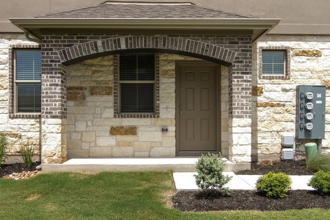 Building Photo - 2880 Donnell Dr