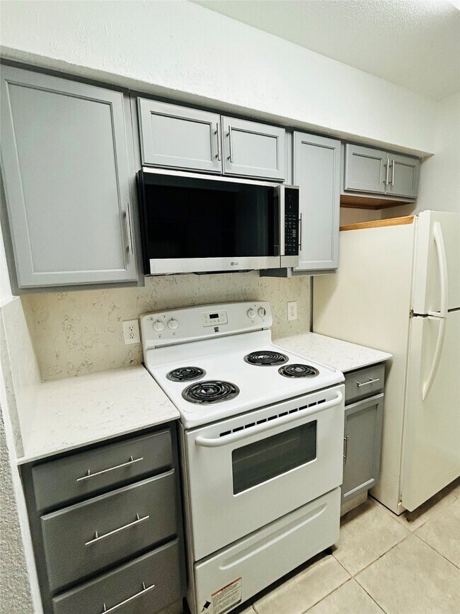Building Photo - 10211 Sugar Branch Dr