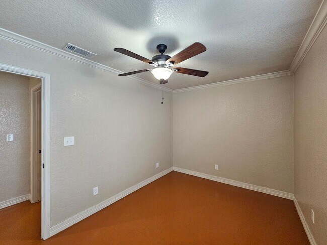 Building Photo - 803 Leifester Cir