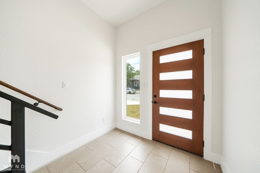 Building Photo - 247 Princeton Ave