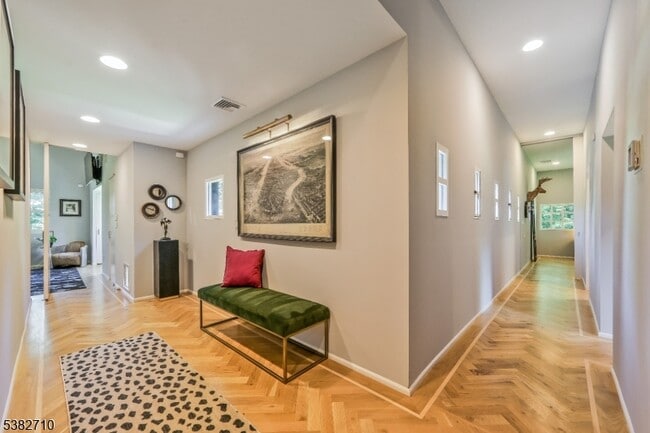 Building Photo - 451 Mountain Ave