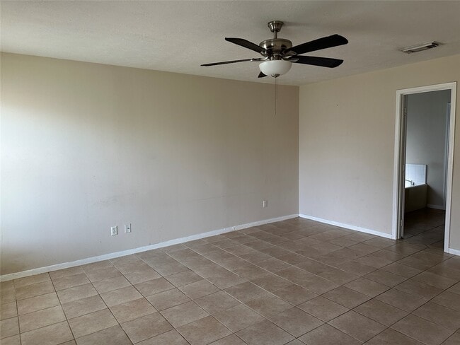 Building Photo - 5400 Tallowpine Terrace