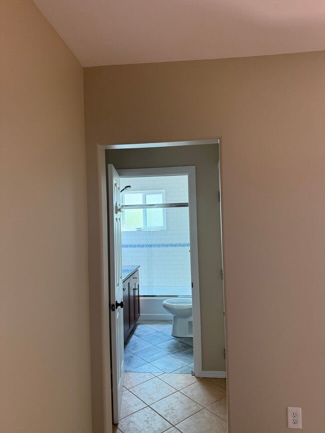 Building Photo - 2071 Vista Del Mar Ave