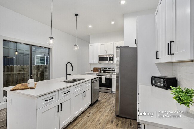 Building Photo - 321 Porter St