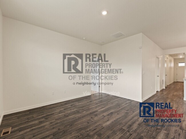 Building Photo - 920 London Wy