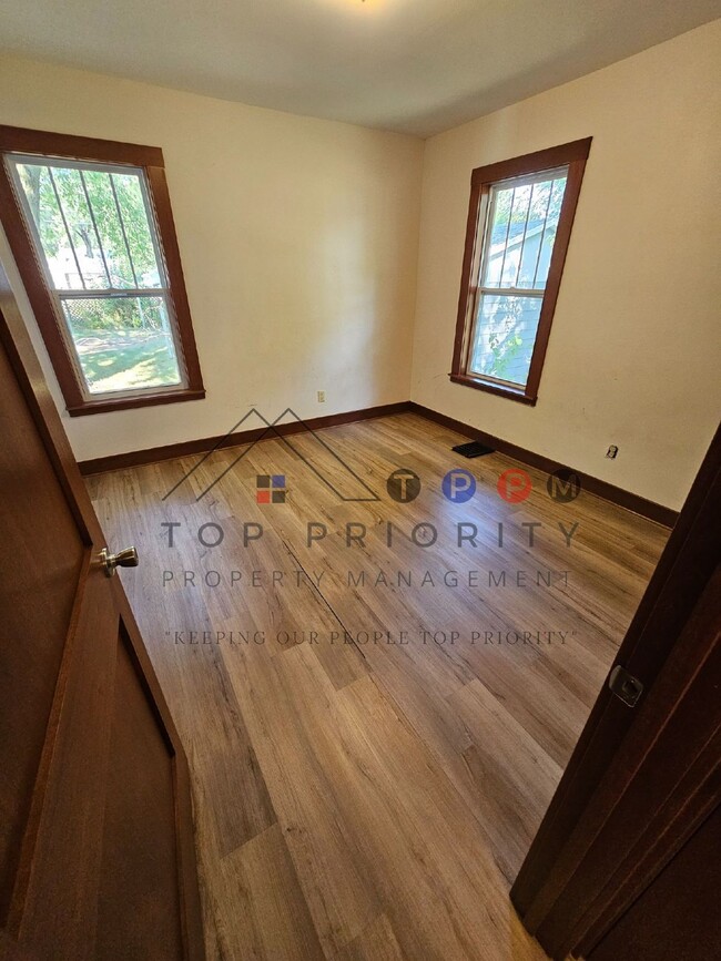 Building Photo - 2 Bedroom | 1 Bathroom Single Family Home ...