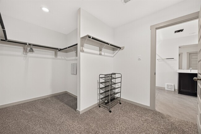 Building Photo - 3939 Hordley Ter Trl