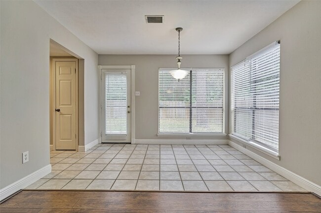 Building Photo - 3 Field Flower Ct