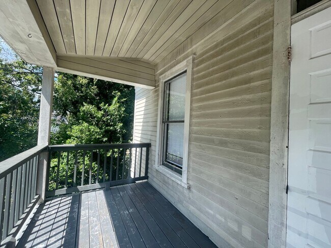 Building Photo - 946 Magnolia St