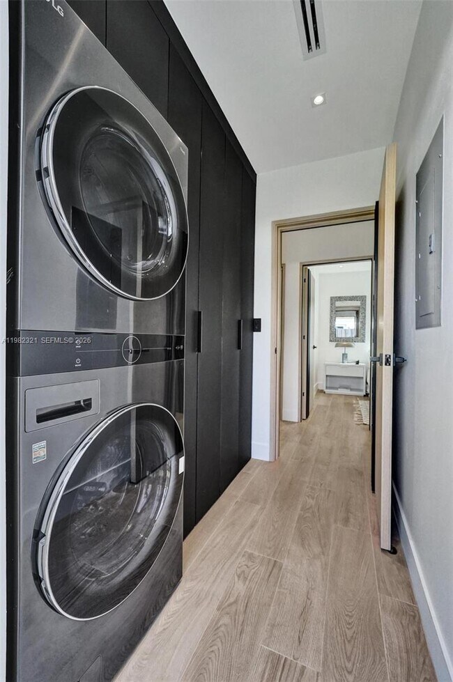 Building Photo - 2066 NE 174th St