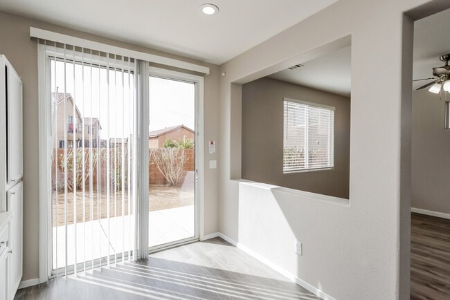 Building Photo - 485 Blue Juniper Ln