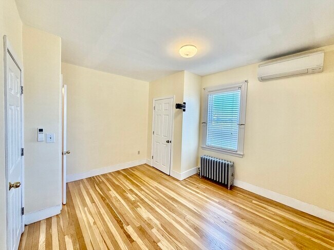 Building Photo - 12 Hall Pl