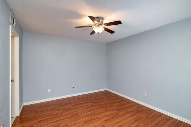 Building Photo - 3121 Park Ln