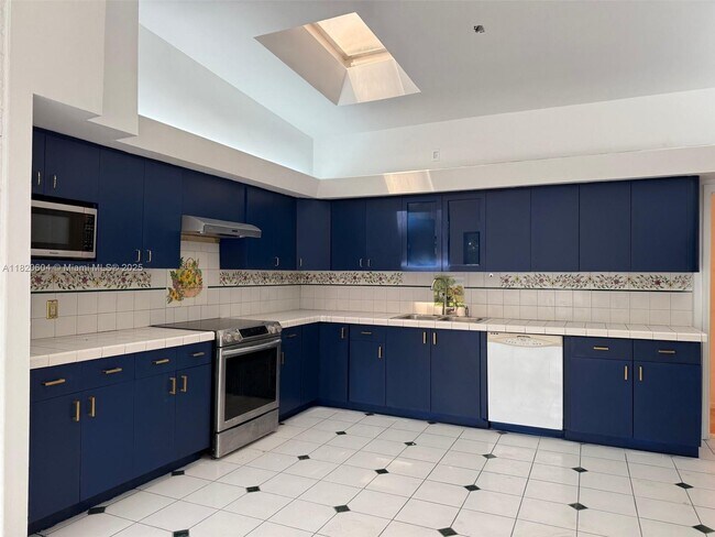 Building Photo - 7132 SW 65th Ave