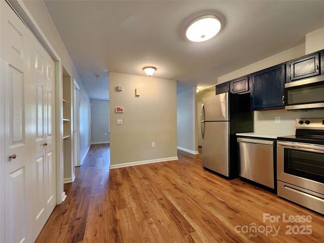 Building Photo - 1247 Forest Park Dr