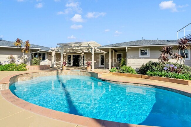Building Photo - 5940 La Jolla Mesa Dr