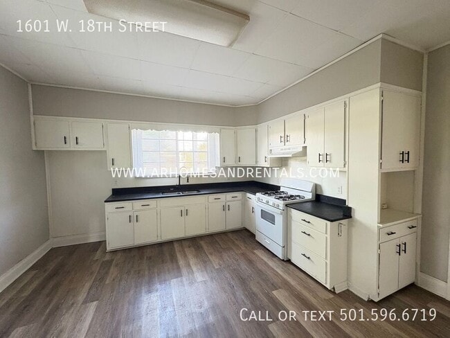 Building Photo - 1601 W 18th St