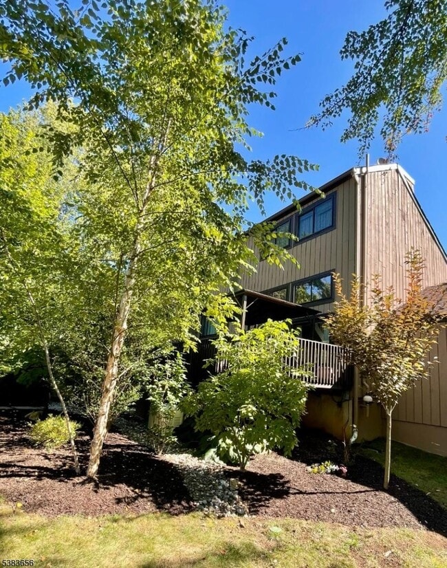 Building Photo - 4 Cedar Ln
