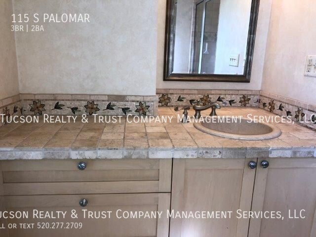 Building Photo - 115 S Palomar Dr