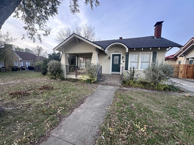 Building Photo - 215 N Washington St