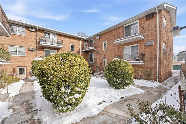 Building Photo - 1614 Union Turnpike