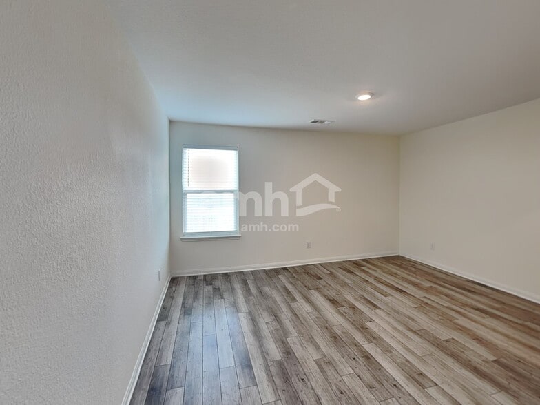 Building Photo - 1036 Violet Ln