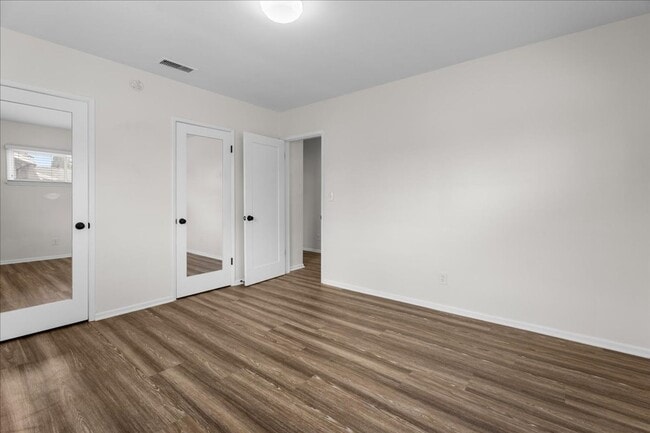 Building Photo - Updated Winnetka 3-Bedroom with Backyard a...