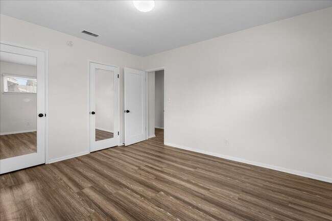 Building Photo - Updated Winnetka 3-Bedroom with Backyard and Detached Garage