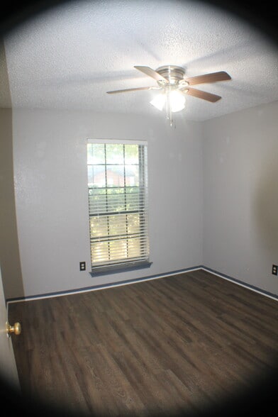 Building Photo - 1206 Devonshire Ln