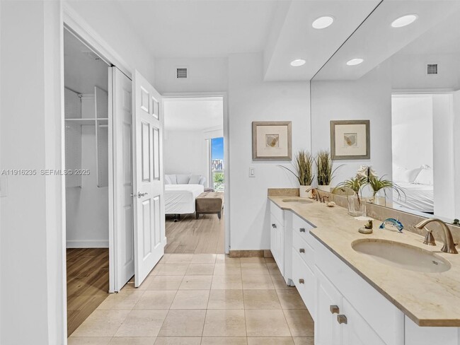 Building Photo - 3370 Hidden Bay Dr