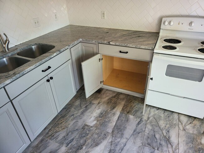 Building Photo - Nice 3 BR, 2.5 Ba with garage like new in Murfreesboro by Carter Realty Asvisors