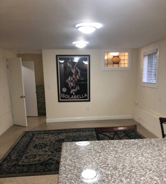 living/sleeping area - 223 W G St