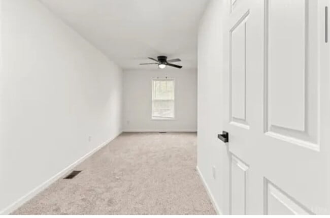 Building Photo - Bedford townhome. 3 bed / 2 bath