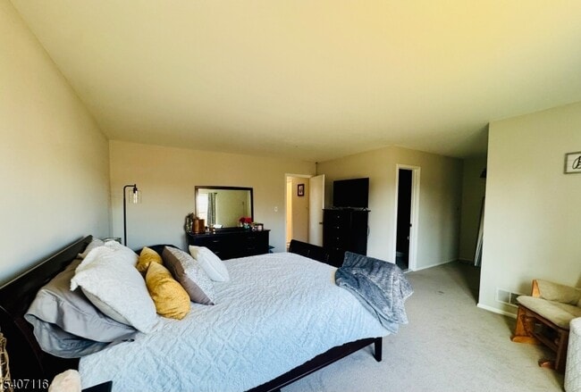 Building Photo - 174 Carson Ct