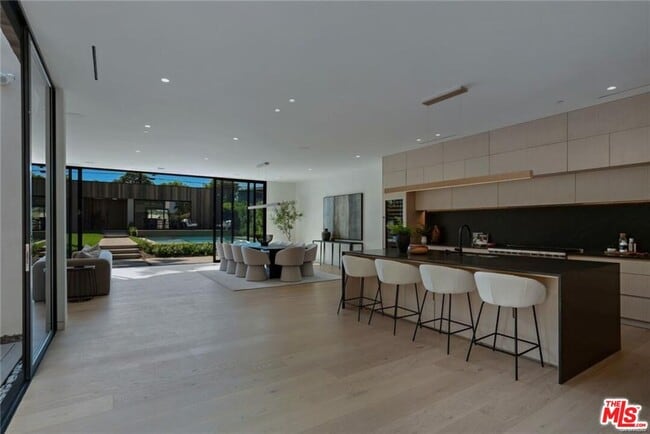 Building Photo - 4939 Petit Ave