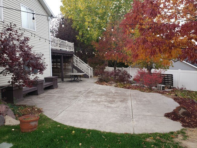 Building Photo - Beautiful Draper Home for Rent!