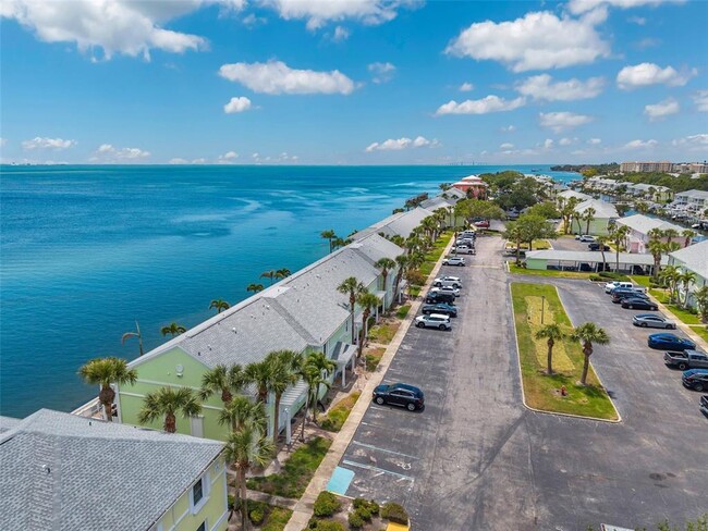 Building Photo - 4768 Coquina Key Dr SE