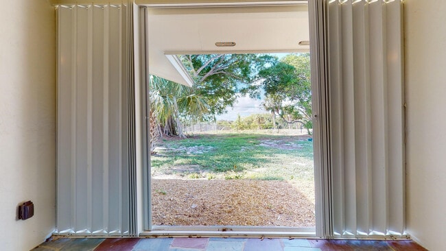 Building Photo - 4003 S Indian River Dr