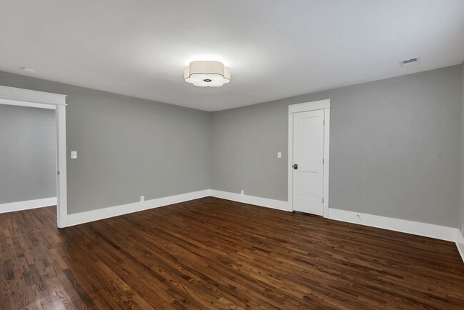 Building Photo - Total remodeled East Nashville Beauty!