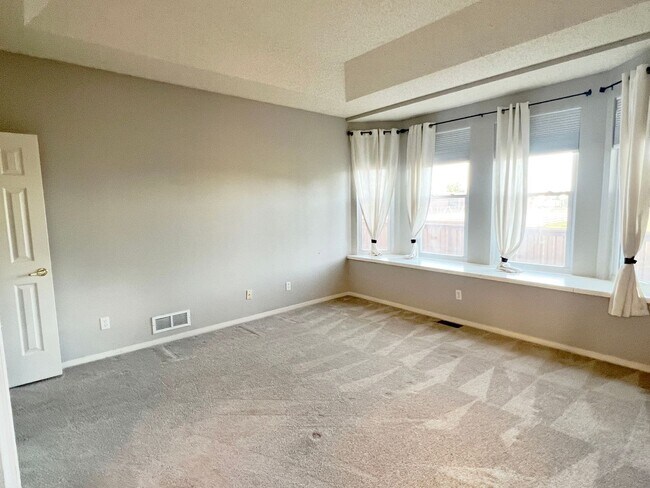 Building Photo - Open Ranch with 3 beds 2 baths and a 2-car...