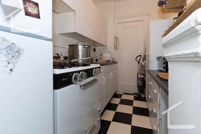 Building Photo - Very nice 2 Bed in Allston...